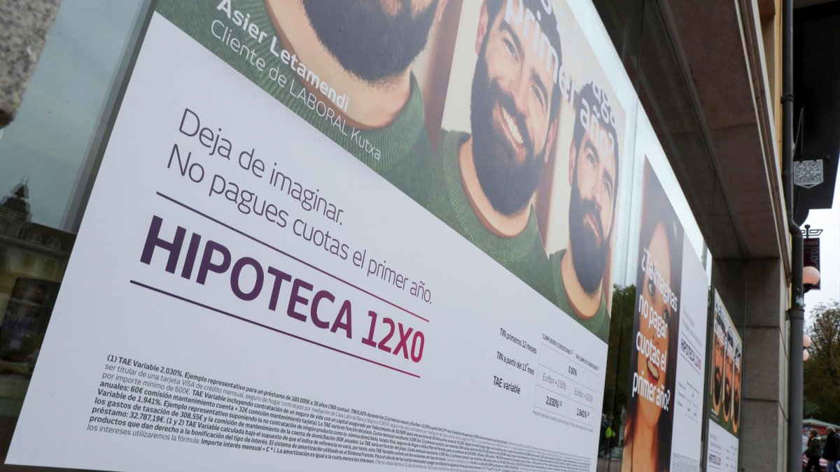 La tarjeta bancaria es la deuda más frecuente que se incluye en la reunificación, presente en un 92,30 % de estas operaciones, seguida del préstamo personal, con un 76 %; de las hipoteca.
