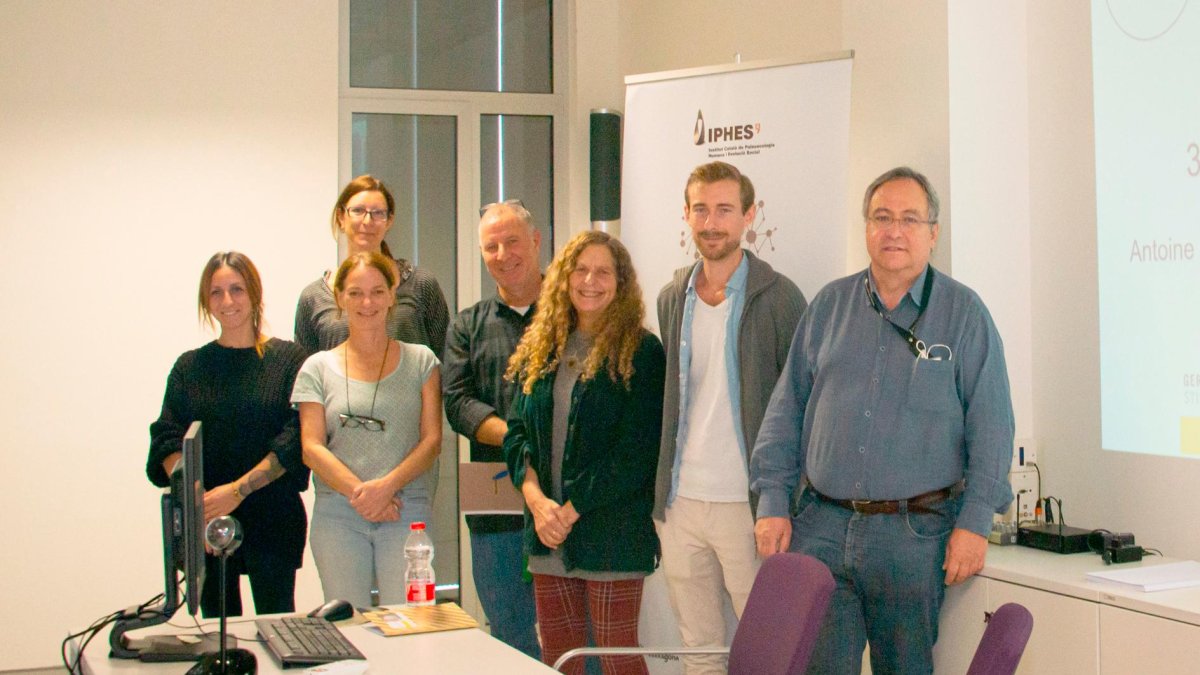 En la imagen algunos de los integrantes del proyecto catalán-israelí Lower Paleolithic Spheroids Project (LPSP) estos días en las instalaciones del IPHES-CERCA.