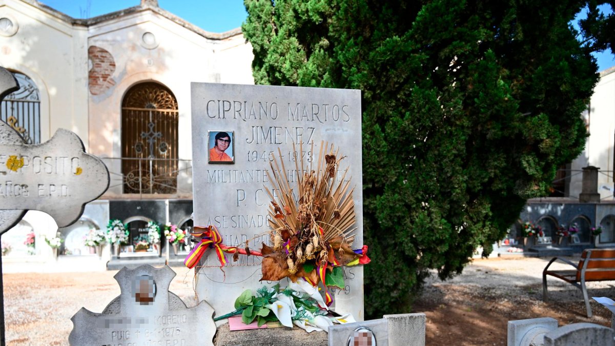 El militante antifranquista, que murió tras ingerir líquido corrosivo en el cuartel de la Guardia Civil, fue enterrado en secreto por las autoridades del régimen franquista en una fosa de beneficencia del cementerio general de Reus.