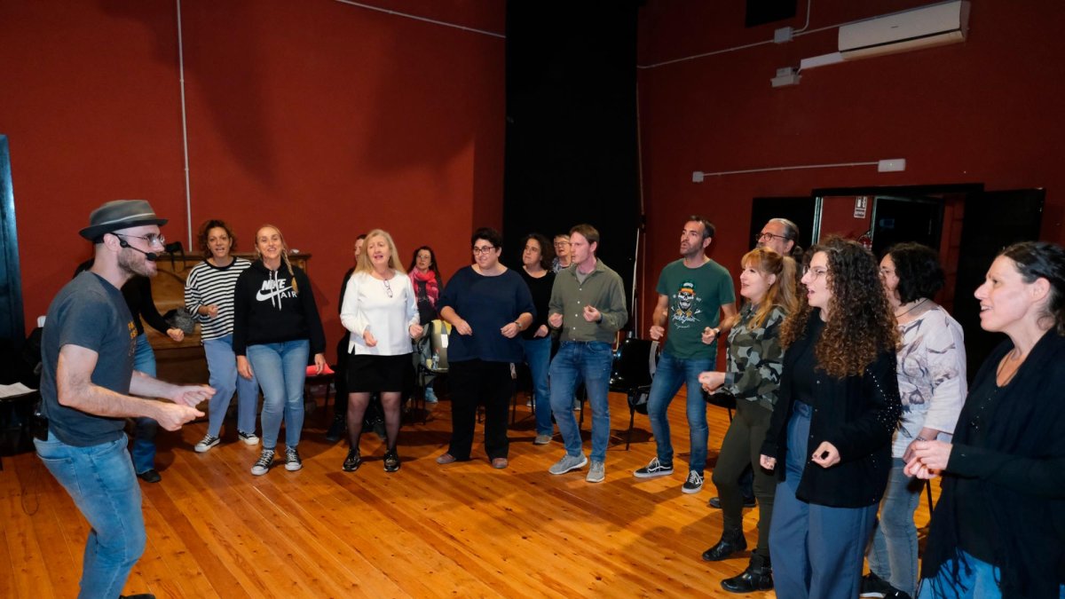 El Tarragona Rock Choir, durante el ensayo del pasado miércoles en la Cooperativa Obrera.