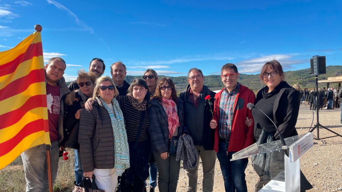 Homenatge dels familiars al Memorial de les Camposines.