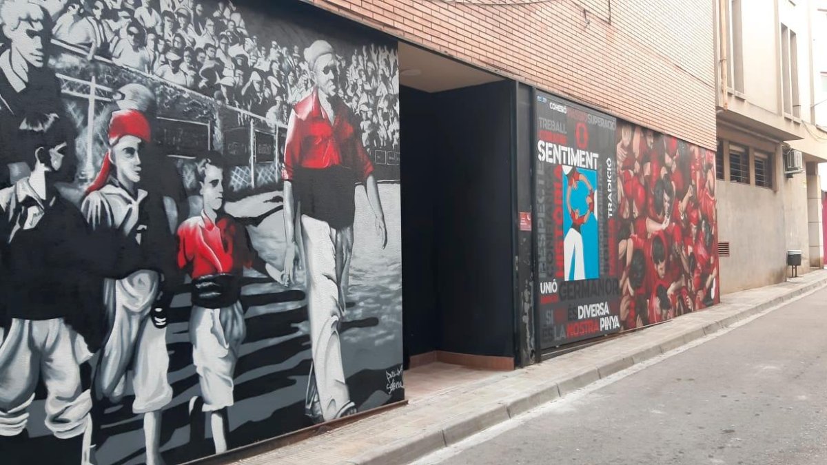 Un mural de homenajes y valores de los Nens del Vendrell