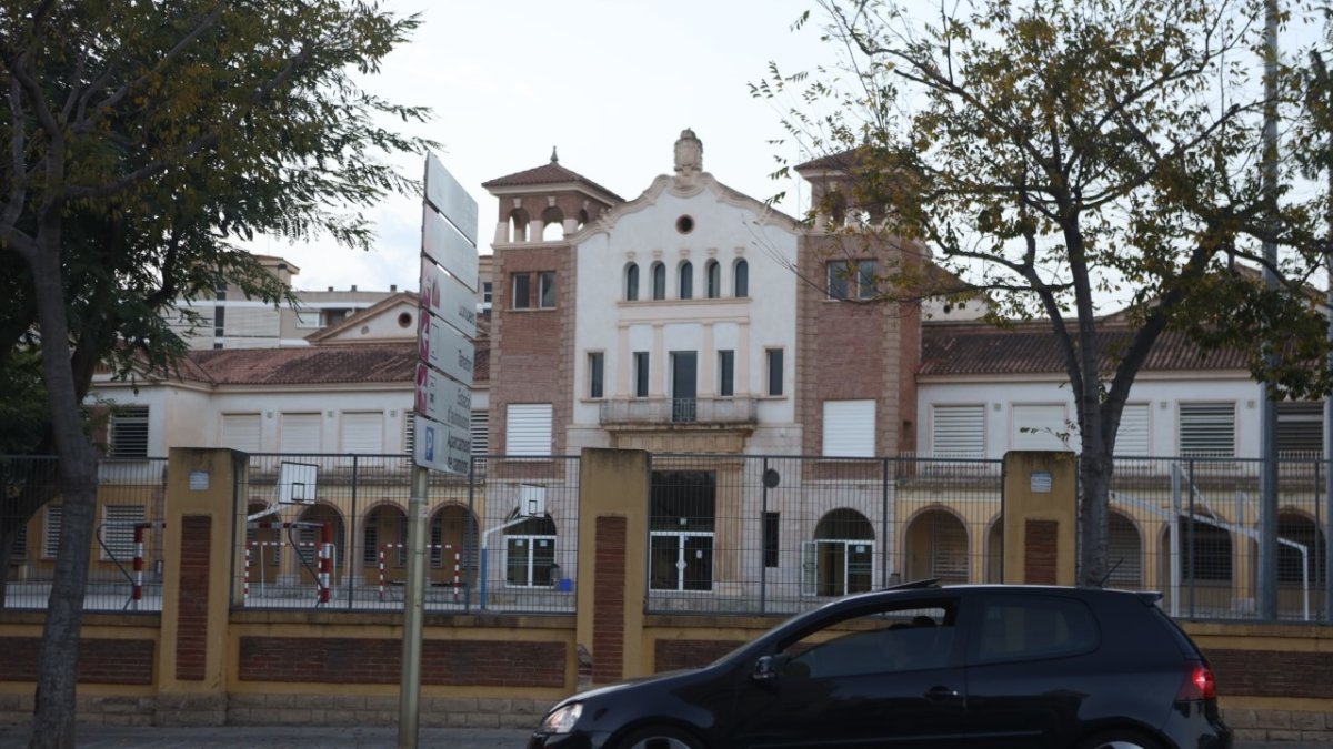 La grave agresión se produjo a las puertas del Institut Gabriel Ferrater.
