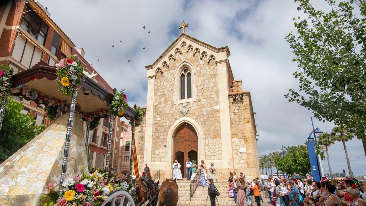 La iglesia del Serrallo fue el punto de inicio de la Romería.