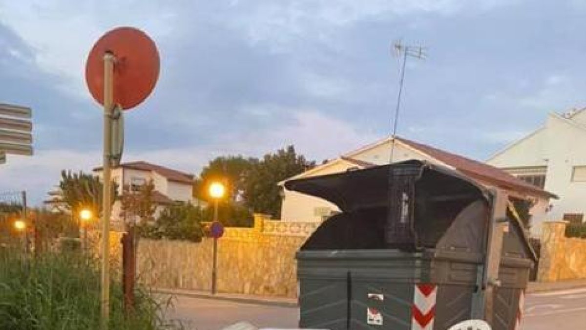 La recogida de la basura en Creixell se convierte en una pesadilla