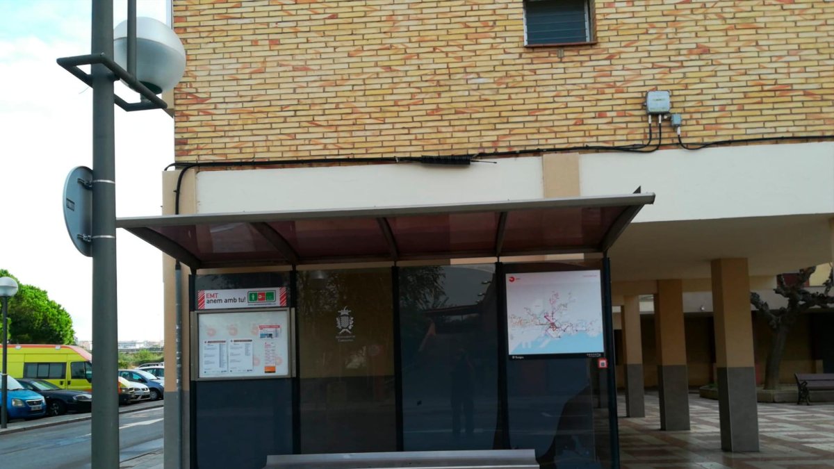 Una de les quatre noves parades instal·lades al barri de Ponent.