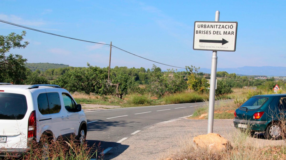 Actualmente el acceso a Brises de Mar por la T-214 es sumamente peligroso.