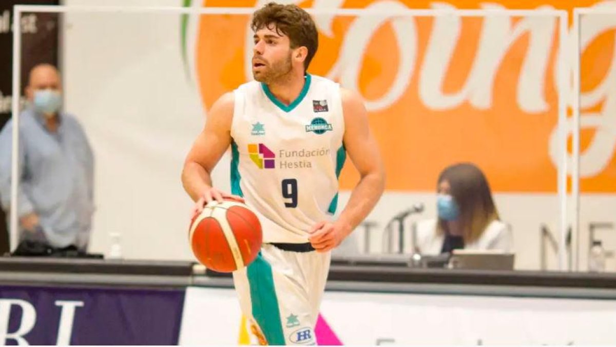 Timoner en un partido la pasada campaña con el Hestia Menorca.