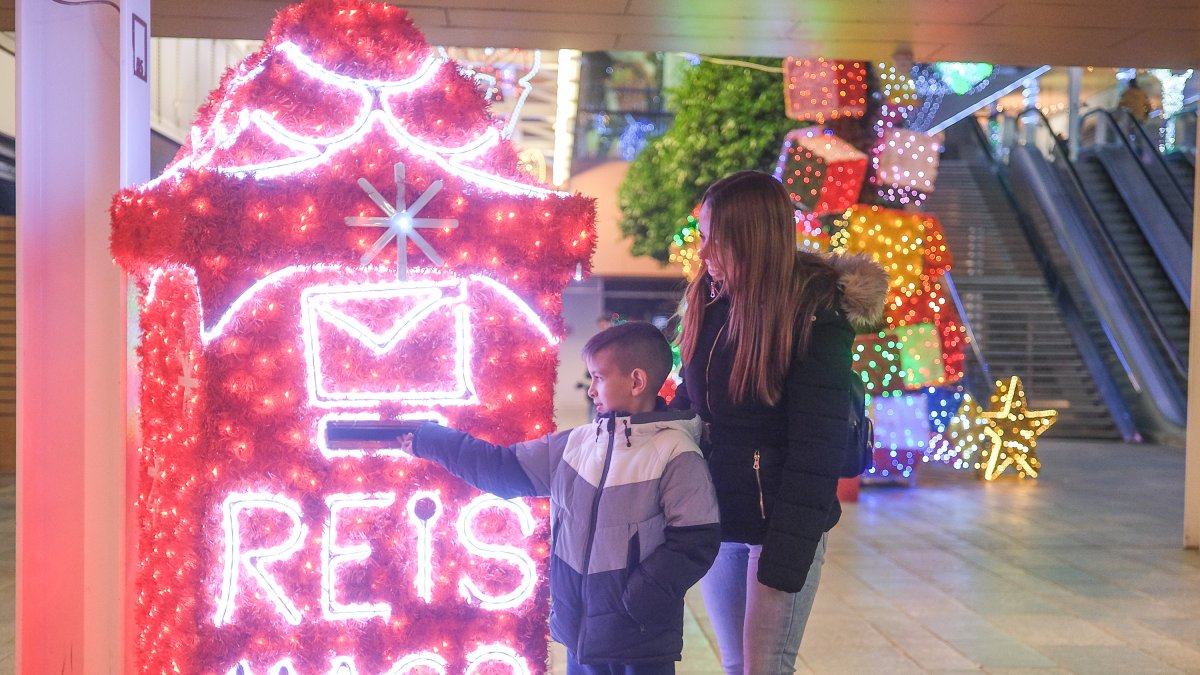 El Pallol ha recibido la Navidad con un sonoro encendido de luces en su decimoquinta edición