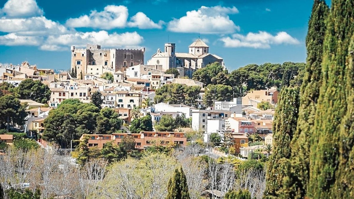 El castillo emerge en las alturas de Altafulla. DT