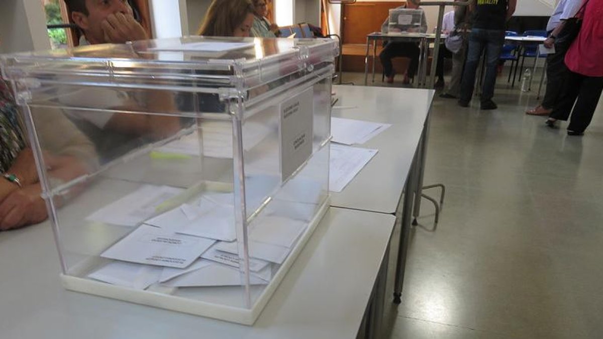 Imagen de archivo de una urna electoral