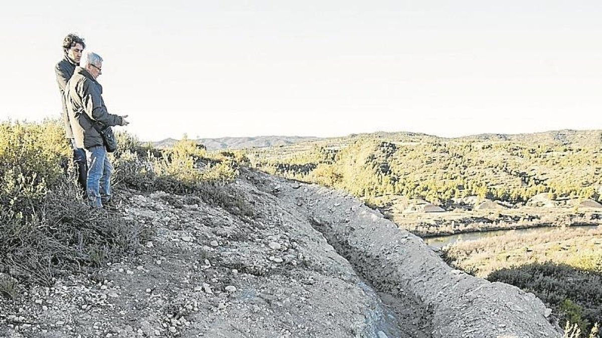 Imatge de la trinxera rehabilitada ubicada al costat del castell nou de Flix, aquesta setmana.