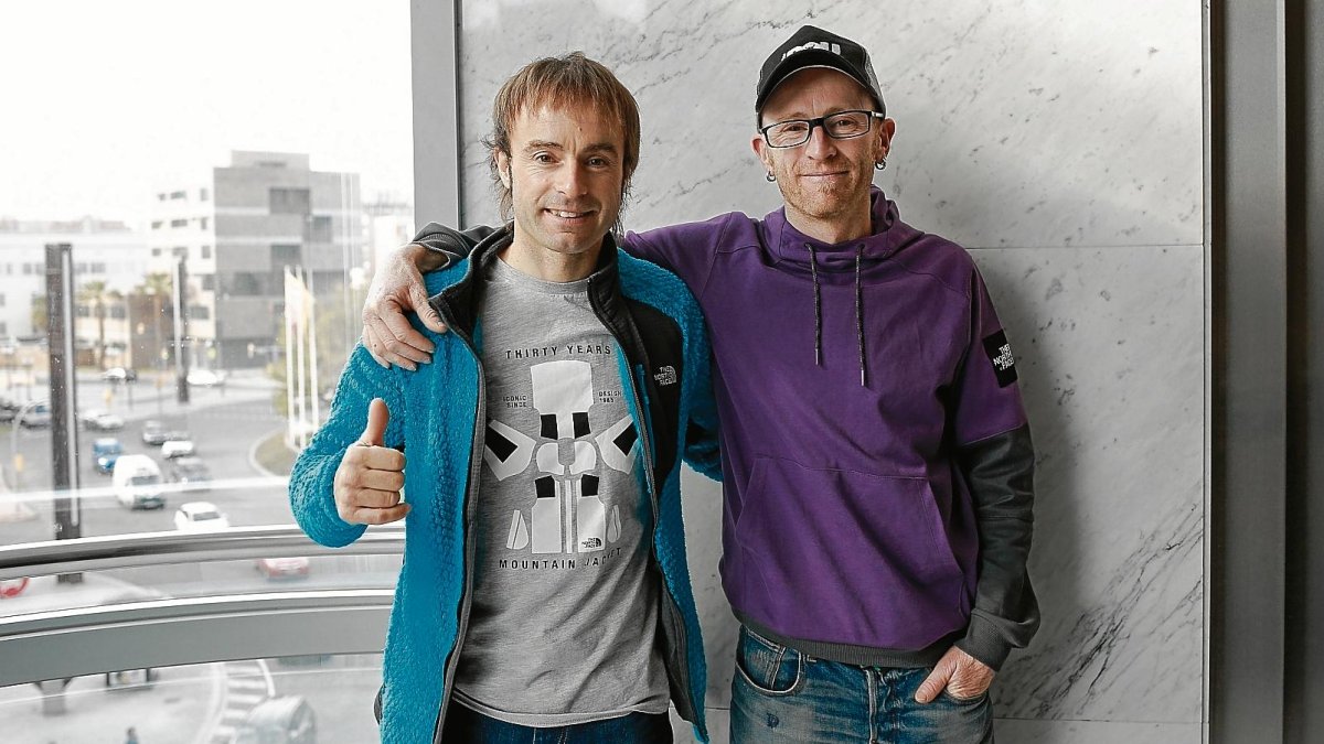 Imagen de los hermanos Pou, Eneko (i) e Iker (d) en su visita reciente a Tarragona.