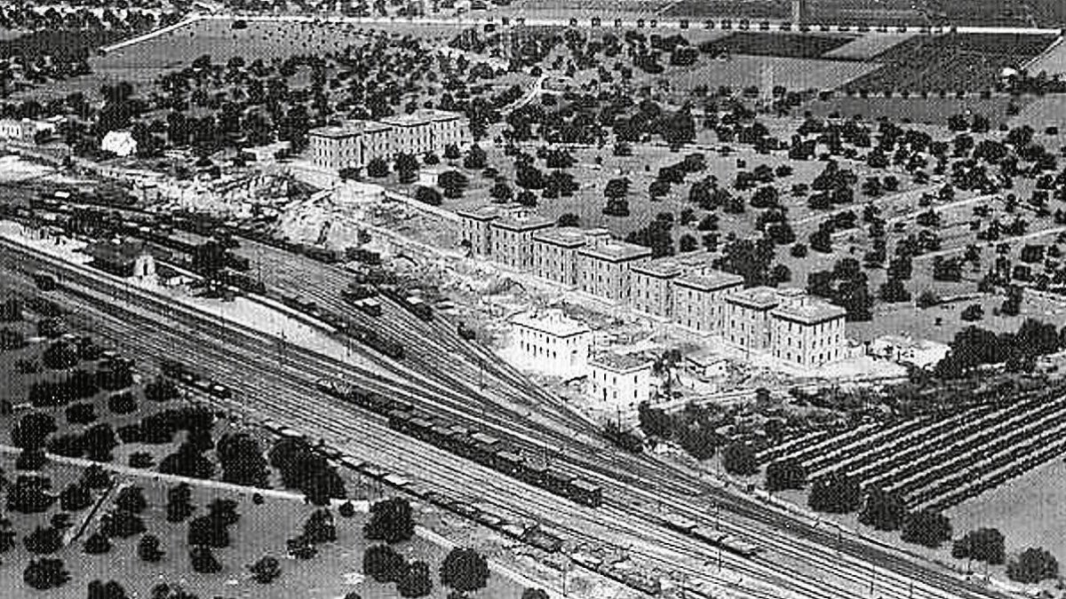 Imagen histórica de la colonia ferroviaria de Sant Vicenç de Calders.