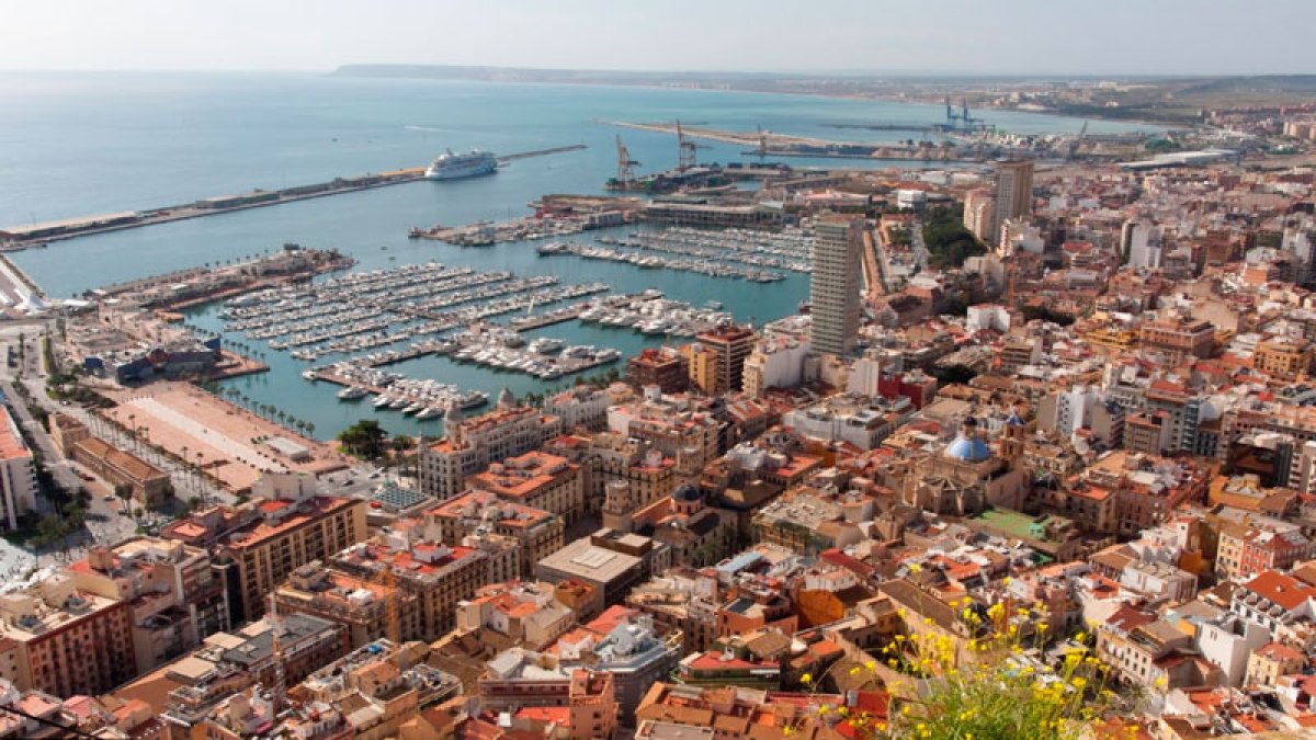 Detenidos 9 adolescentes por vejar a una compañera en Alicante