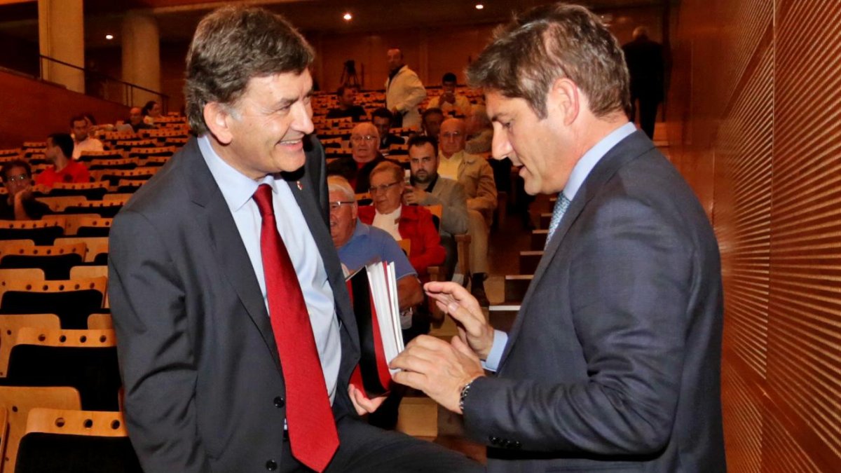Josep Maria Andreu, presidente del Nàstic, y Lluis Fàbregas, director general, en la pasada Asamblea e la entidad tarraconense.