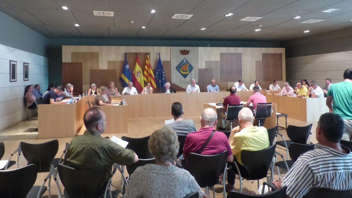 Imagen de archivo de una sesión plenaria en el Ayuntamiento de Salou.