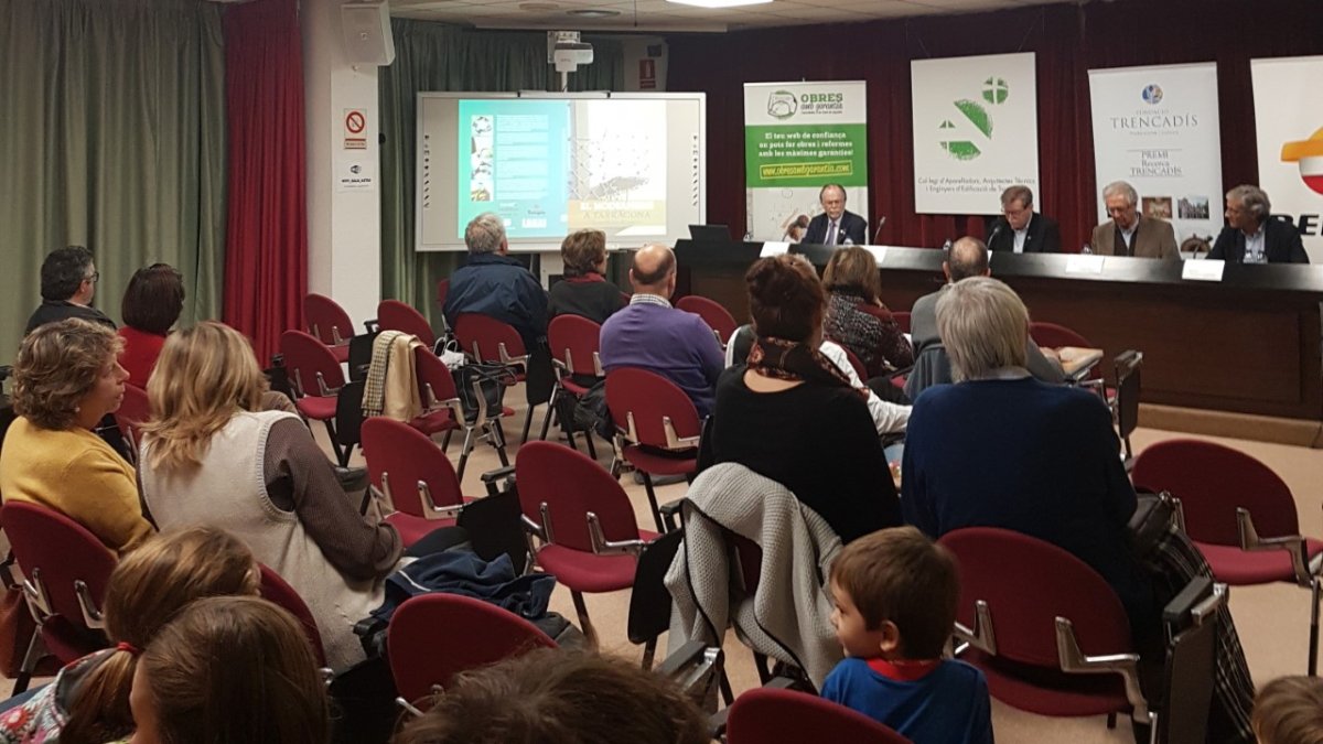 La sala del Col·legi, plena durant la presentació del llibre 