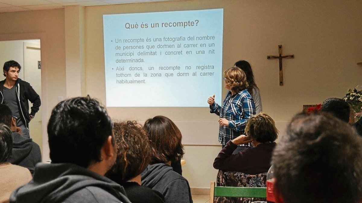 Imatge d’arxiu dels preparatius d‘una sessió de recompte de persones que dormien al carrer
