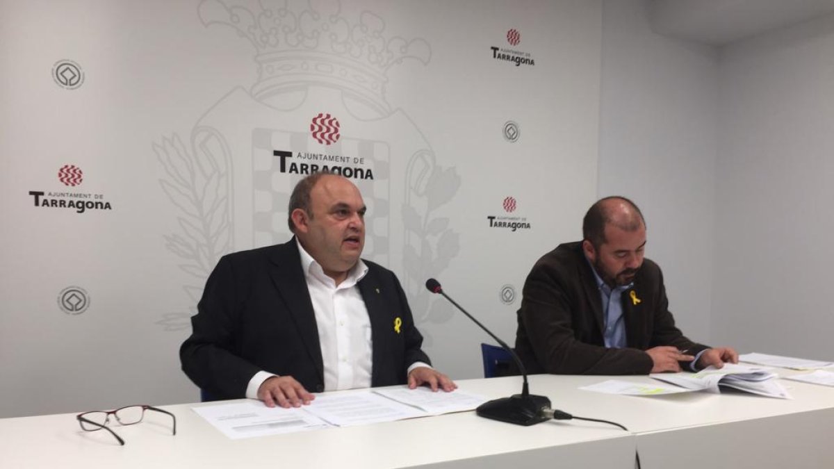 Imagen de la rueda de prensa con el conseller Fortuny.