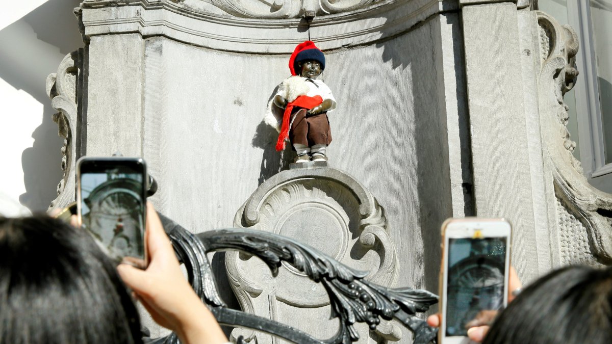 El Manneken Pis de Brussel·les es vesteix de pastoret català