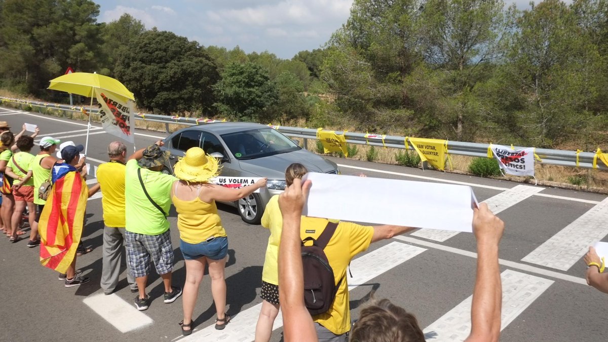 La carretera que du a la presó de Mas d’Enric, el dia que hi va arribar Carme Forcadell.