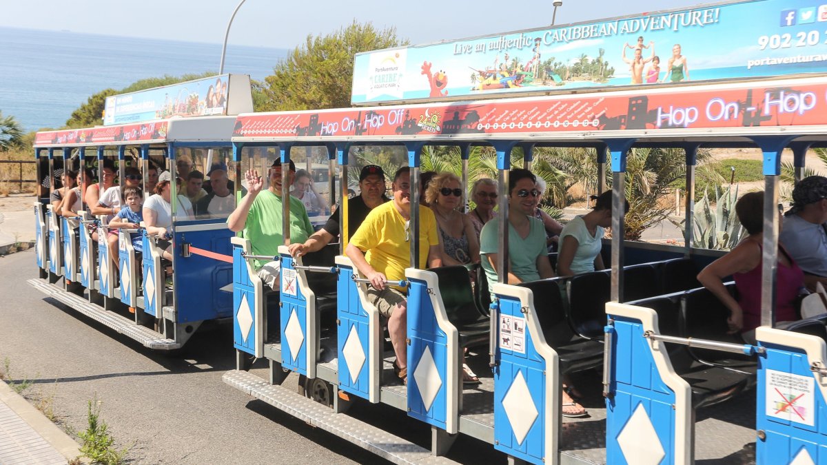 Ofrece dos circuitos por la localidad.
