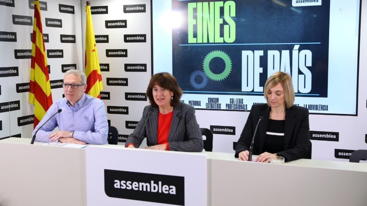 Los líderes de la ANC y de la nueva patronal explican el proyecto en una rueda de prensa.