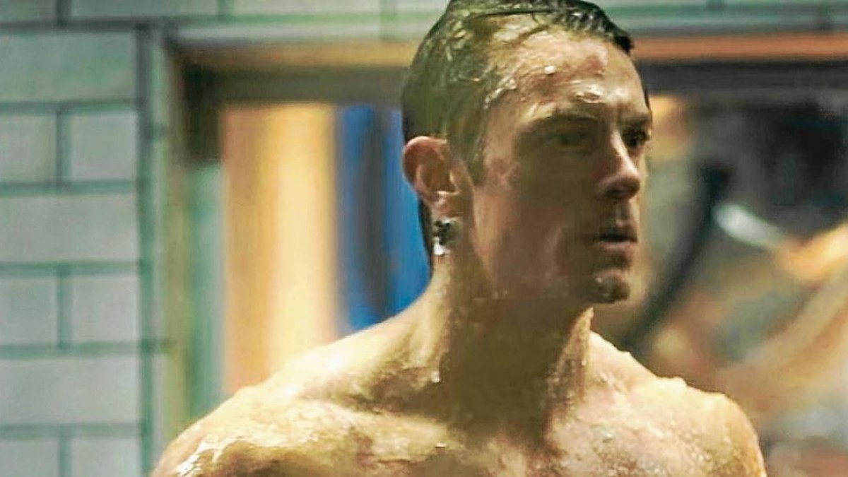 Joel Kinnaman encarna al policía Elias Ryker en la serie ‘Altered Carbon’.