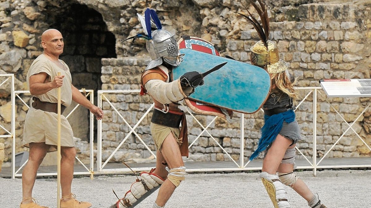 Una de las sorpresas de los combates: las gladiadoras, como la de la derecha, que también se ha comprobado que había.