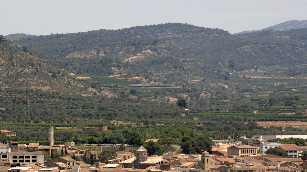 Imatge del municipi de Vinebre, al nord de la Ribera d'Ebre i aigües avall de Flix.