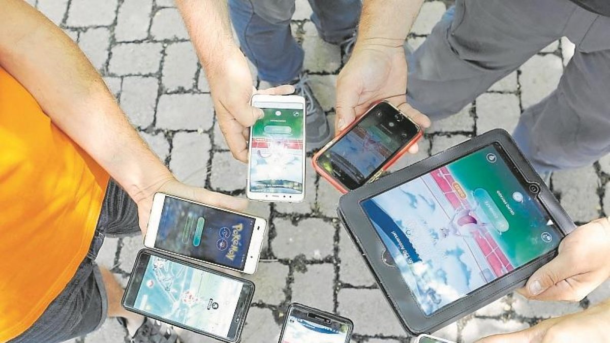 Algunas personas juegan con más de un dispositivo a la vez. 