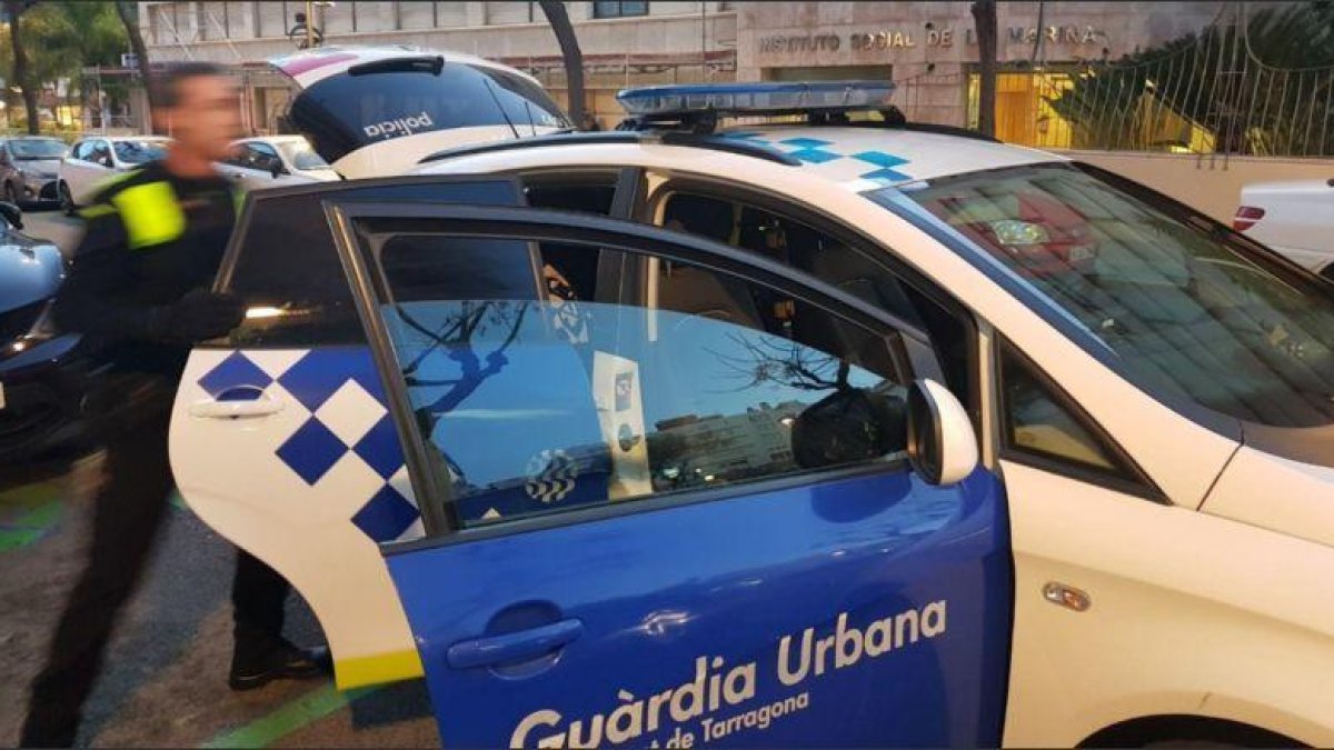 Llama a la policia porque le han agredido y acaba detenido en TGN