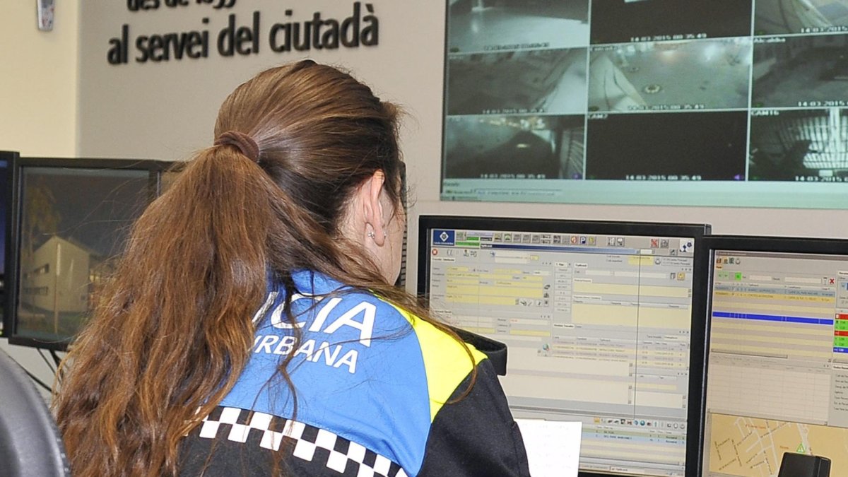 La plantilla de la Guàrdia Urbana de Reus ha rebut formació en la utilització de desfibril·ladors.