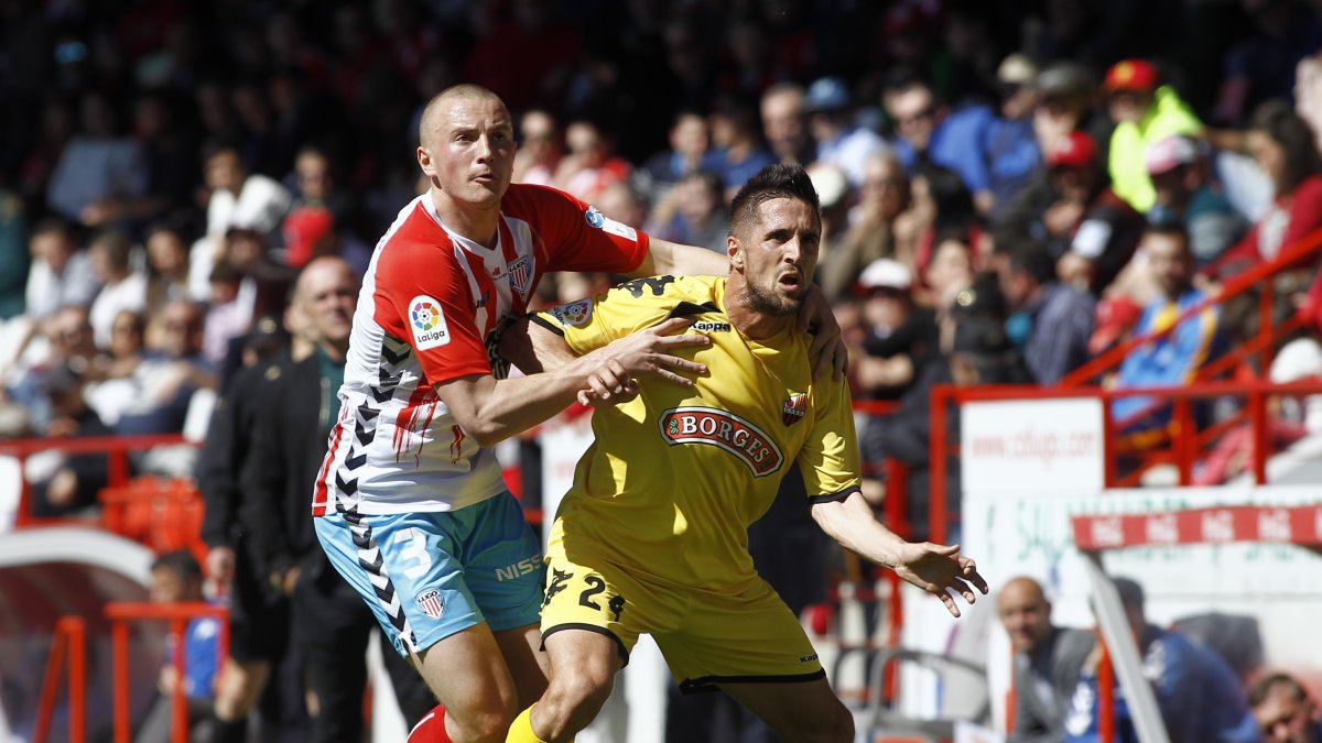 Miramón, durante un partido con el CF Reus.