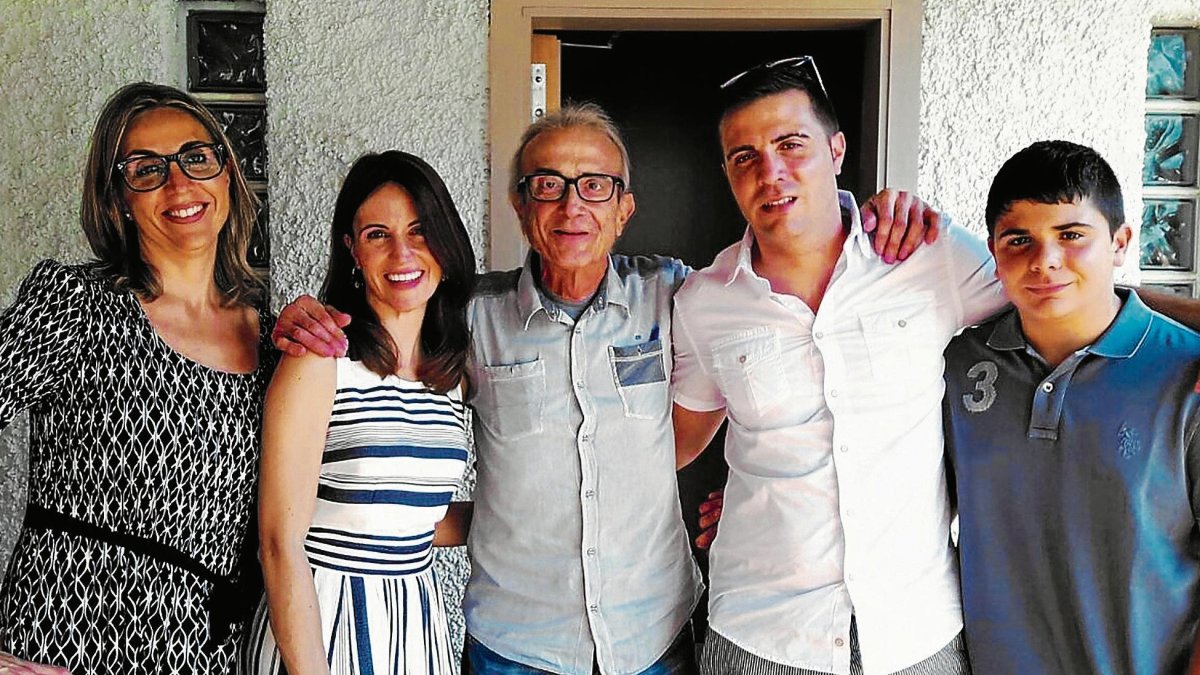 Antoni Sabaté, con sus cuatro hijos: Carolina, Montserrat, Antoni y Pedro. Les califica de «las cuatro páginas más conmovedoras de la historia de mi vida».