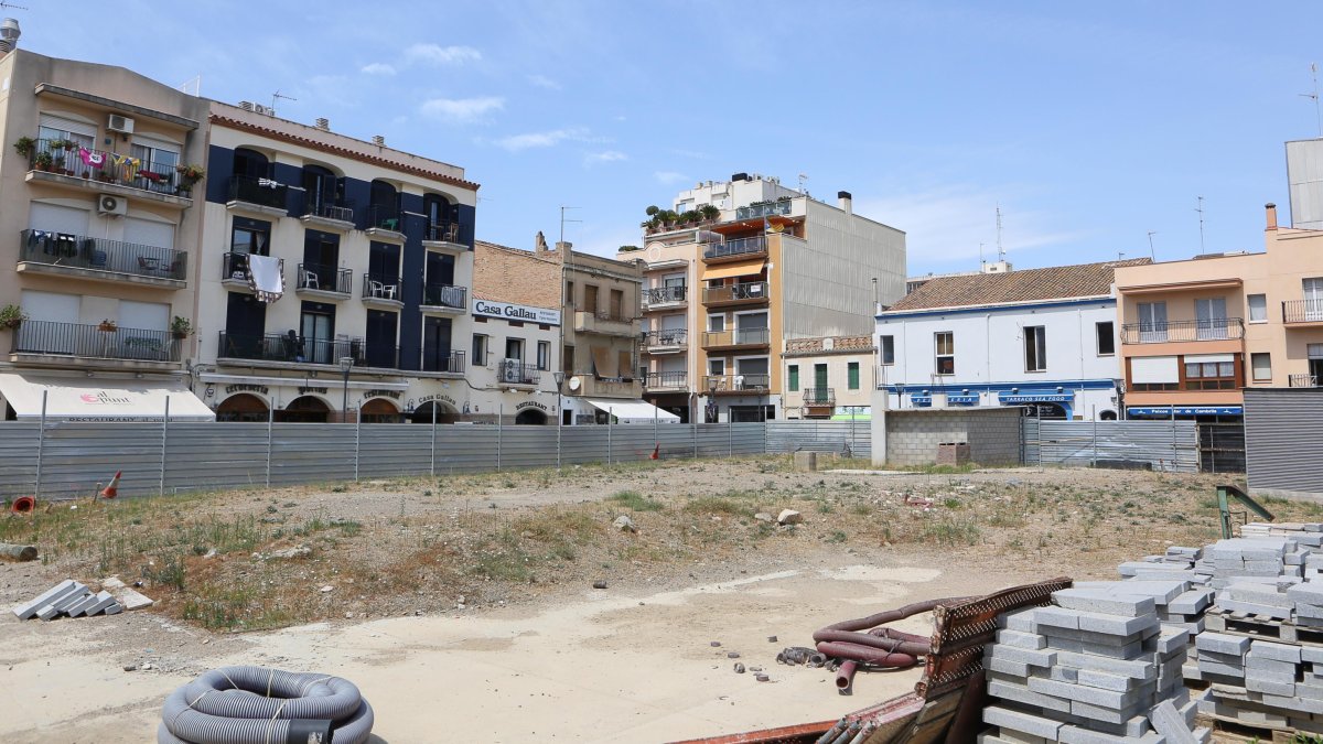 La Plaça del Pòsit es uno de los espacios más emblemáticos de Cambrils.