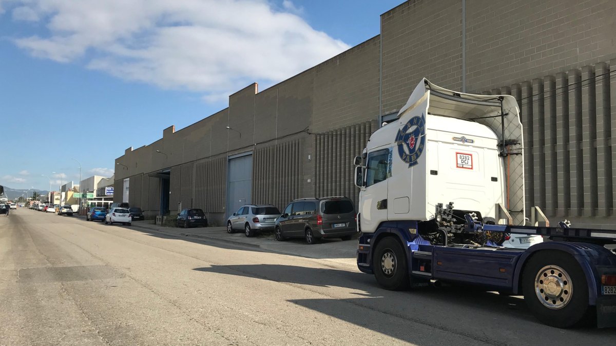 El carrer dels Artesans, un dels principals del polígon industrial de Valls.