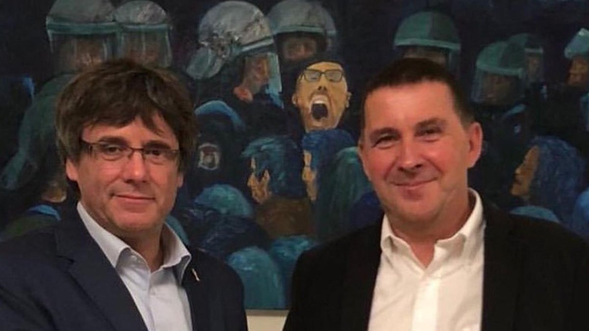 Visita de Otegi a Puigdemont en Bélgica.