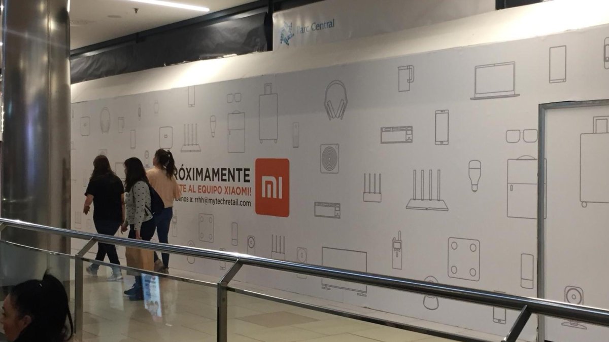 El espacio que ocupará la tienda está tapado porque se están realizando las últimas obras.