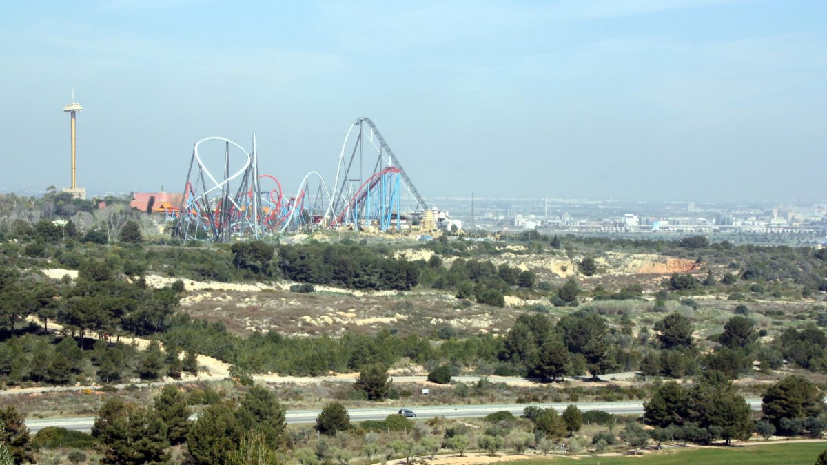 El projecte s'ubica al costat de Port Aventura.