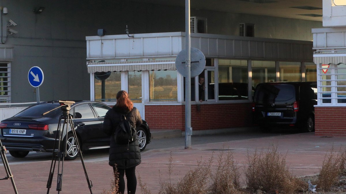 Vehicle en el qual el president de la Generalitat, Quim Torra, ha arribat aquest dissabte a la presó d'Alcalá Meco