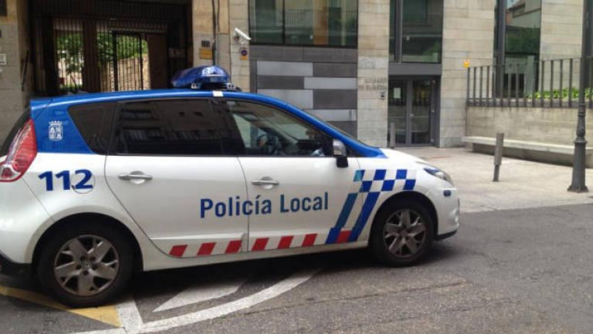Se hace pasar por una examiga y ofrece sexo gratis en una web
