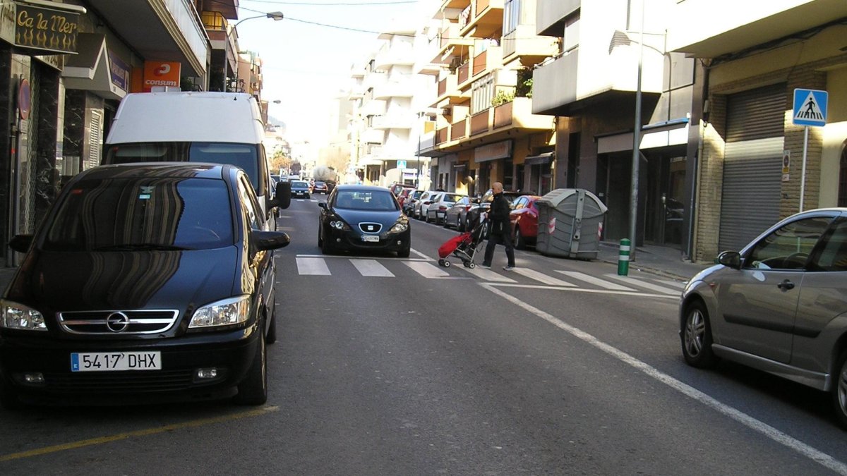 Los vecinos denuncian el peligro por la velocidad a la que se circula.