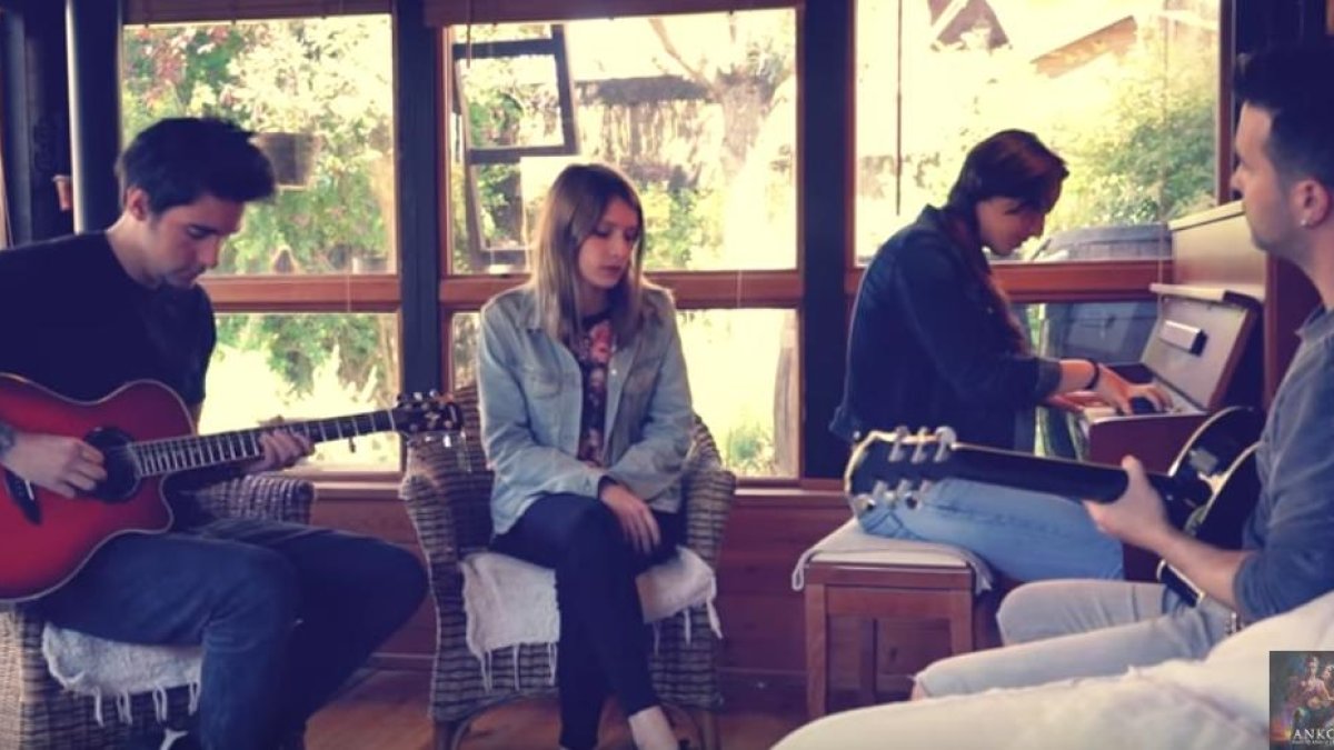 Una imagen del clip con la versión de la canción 'Numb'.