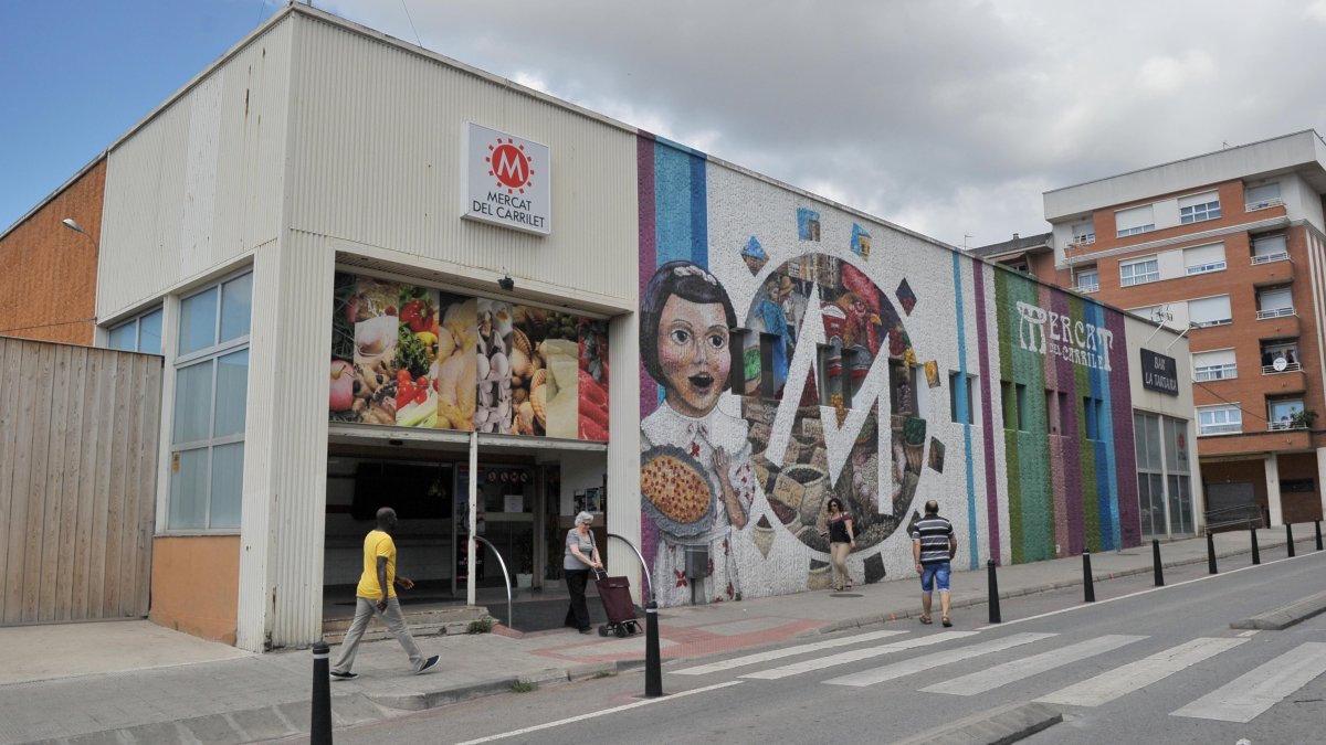 L’actual Mercat del Carrilet tindria els dies comptats si es troba un supermercat que desencalli la construcció d’un nou equipament.