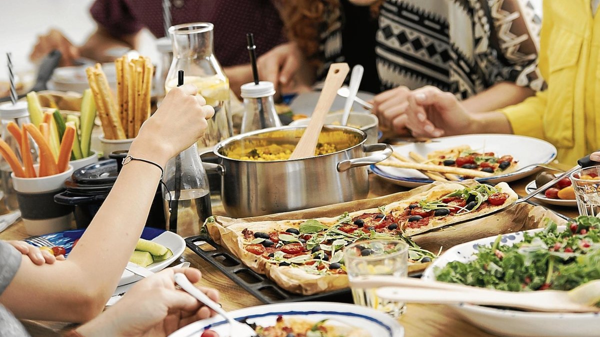 S’han de tienir en compte els productes locals i frescos, ja que aporten molts nutrients i són beneficiosos.