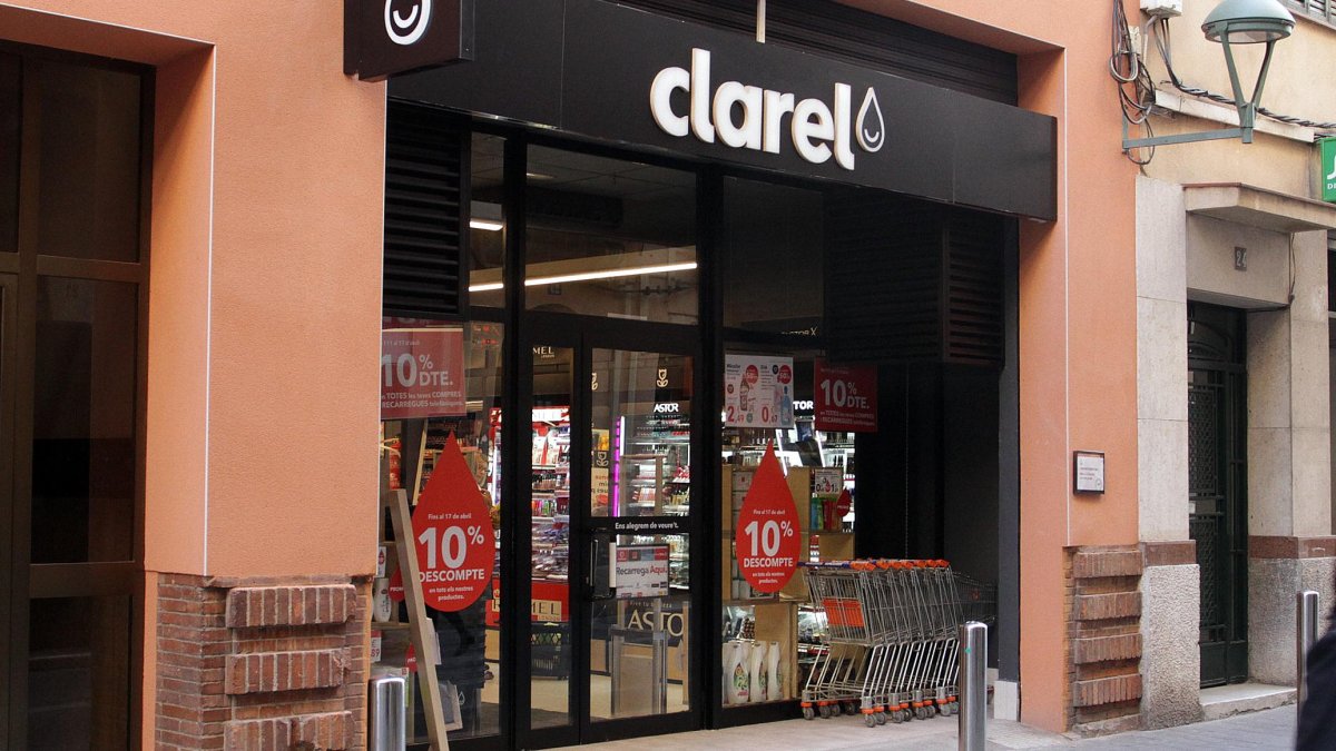 Dia da marcha atrás y relanzará su cadena de permuferías Clarel
