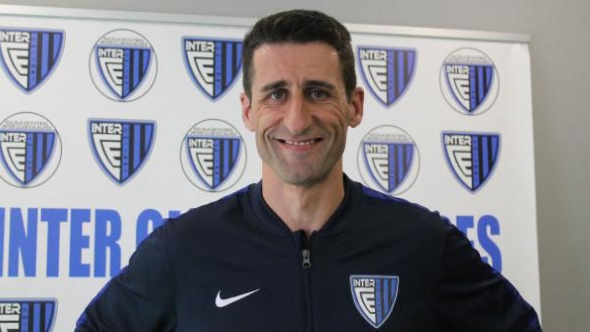 Adolfo Baines en su presentación