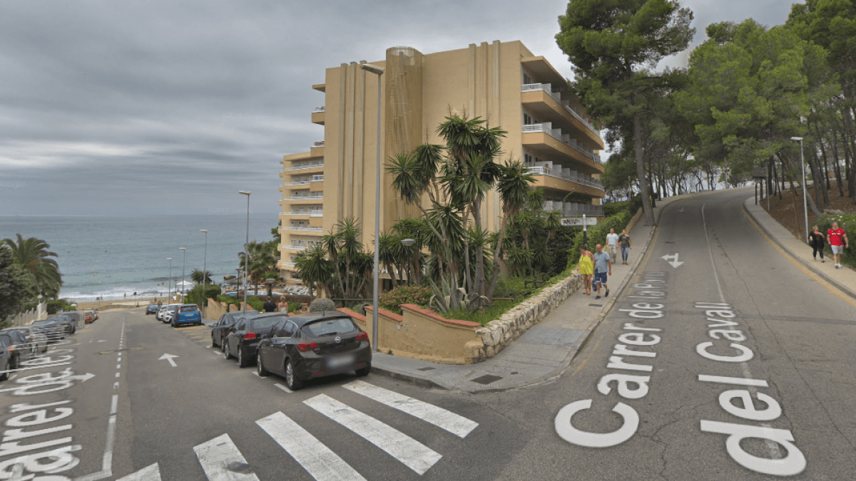 El accidente se ha producido en el muro perimetral del hotel Cala Font de Salou.